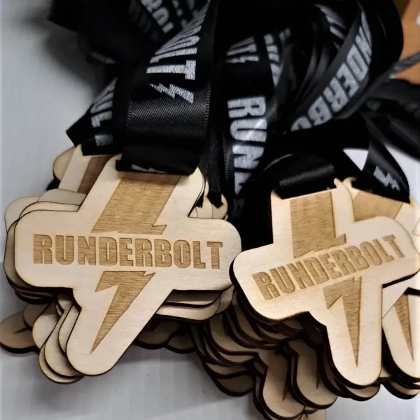 A group of wooden running medals with the word runnebolt on them.