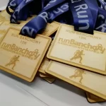 A group of medals with the word run.